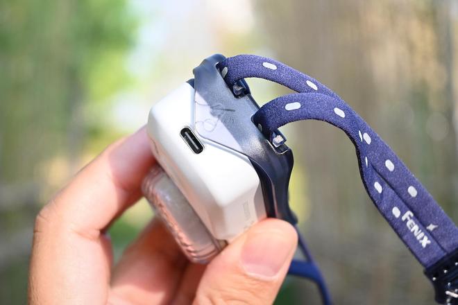 ix小魔方头灯体验让你爱不释手！冰球突破豪华版超轻超能！Fen(图2)