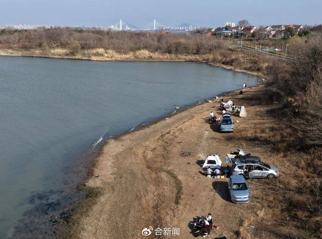 露营热”成为市民热门选择！冰球突破豪华版巢湖南岸“