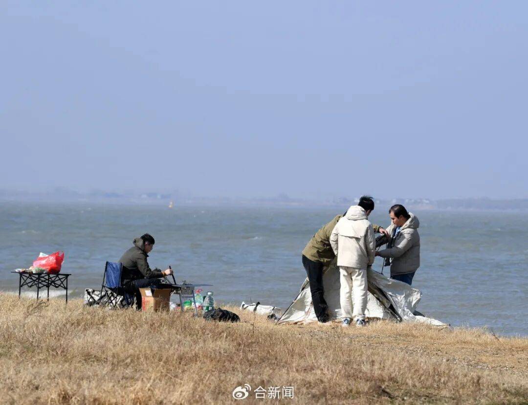 露营热”成为市民热门选择！冰球突破豪华版巢湖南岸“(图2)